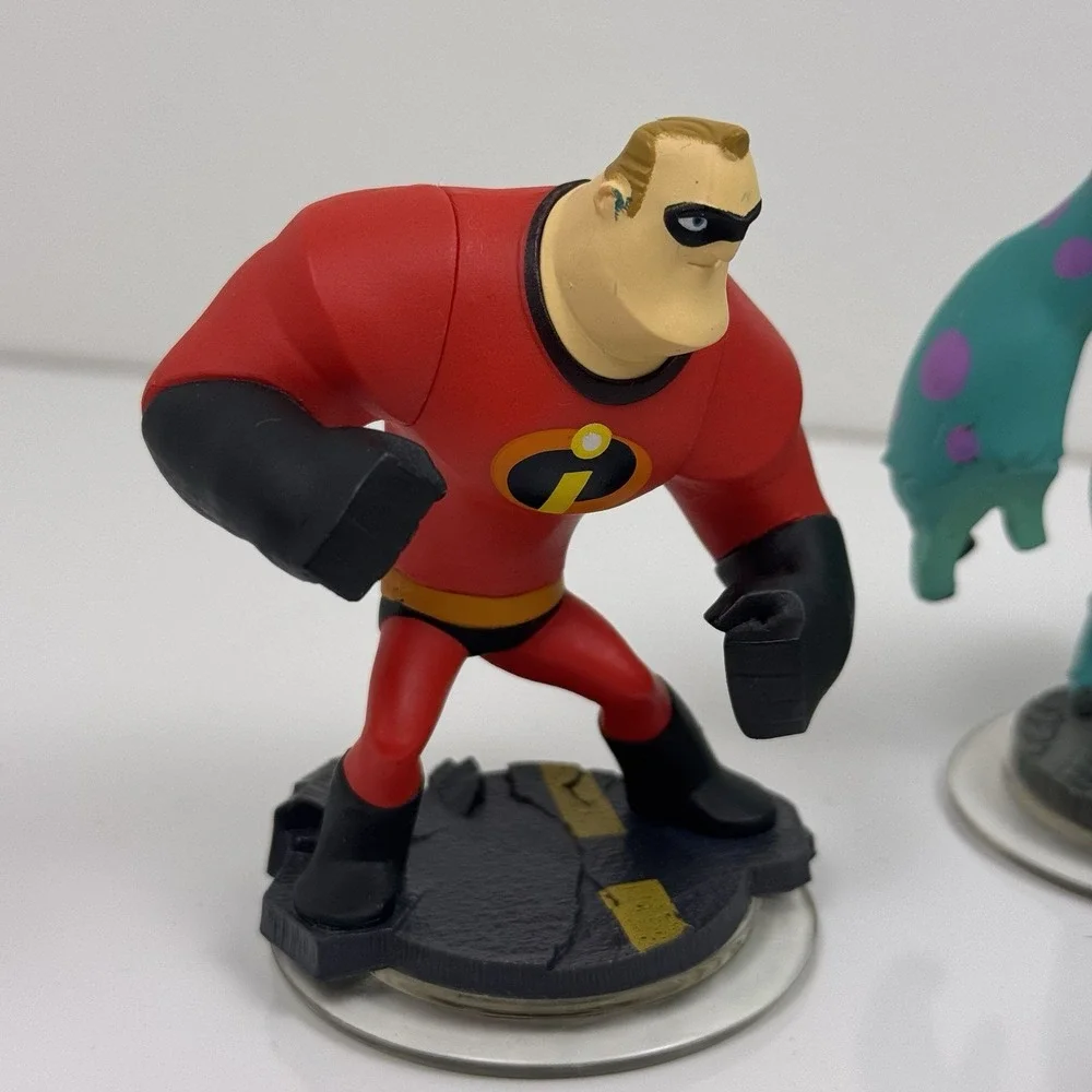 Disney Infinity Mixed Lot Marvel Frozen Pirates Incredibles  Video Games & Dock